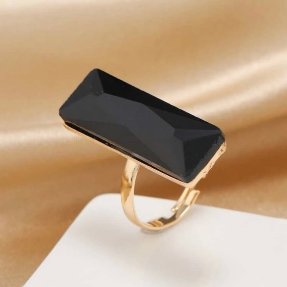 ❤️Black Rectangle Stone Gold Ring - Picture 4 of 4